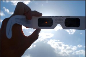 Las gafas homologadas para ver el eclipse son las certificadas ISO 12312-2.