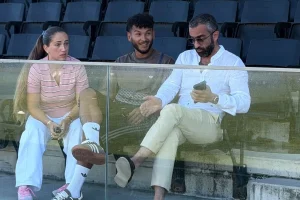 Suárez estuvo junto a El Assy en el partido del Almería ante Al Nassr de pretemporada.