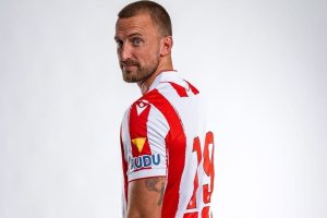 “Feliz de volver a vestir la camiseta otro año más y con un dorsal que me trae lindos recuerdos. Todos juntos a por el objetivo”.