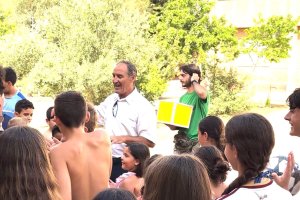 Las ‘Vacaciones Activas’ llenan de deporte, juego y diversión el CEIP Mar Mediterráneo durante el verano.