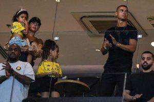 Cristiano viendo a su equipo en familia en plena puesta a punto.