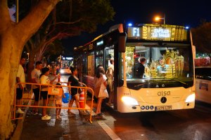 Tanto para ir a la Feria, como para volver de ella, el transporte público es la mejor opción.