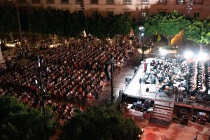 Vista general de la Plaza Vieja durante el concierto
