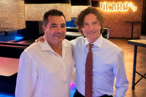 David Bisbal junto a Pedro Segura, propietario del Grupo Stanley & de Marco al que pertenece Pícaro 213.