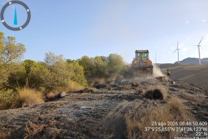 El Plan Infoca sigue trabajando en la zona para la estabilización del fuego