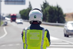 La Guardia Civil de Tráfico ha reforzado la vigilancia en autopistas, autovías y carreteras convencionales de toda Andalucía.