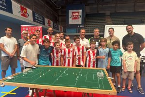 El fútbol también se juega sobre la mesa, con un II Torneo de Feria que sigue ganando aficionados en Almería.