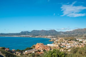 San Juan de los Terreros despliega todo su encanto entre el Mediterráneo y las sierras del Levante almeriense.