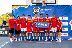 Raúl Fernández y su equipo tras ganar una competición.