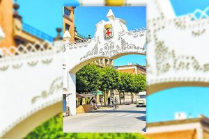 El sencillo pórtico situado en la parte baja del Paseo, justo a la entrada de la Plaza Circular, donde empezaba el Real de la Feria en 1964.