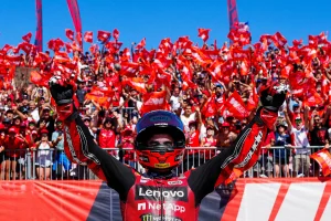 Marc logró poner el pie a los más 100.000 asistentes al GP de Aragón.