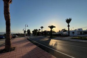 Imagen del bulevar en la entrada a Villaricos