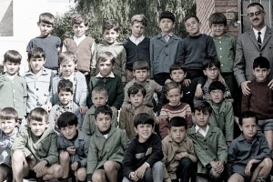 Una de las clases de niños del colegio Ave María del barrio del Quemadero, en los años 70.