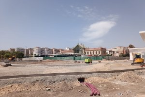 La nueva rotonda situada entre las dos estaciones, en Sierra Alhamilla, toma forma y ya se ve cómo quedará el tráfico.