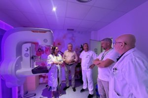 Juan de la Cruz Belmonte visita las distintas dependencias del centro hospitalario