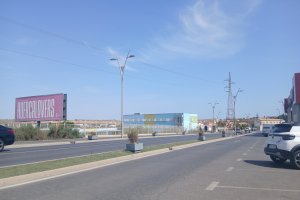 Infraestructura eléctrica cercana al CEIP La Jarilla de Huércal de Almería.