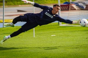 Fernando, el capitán del Almería que no juega pero manda en el vestuario.