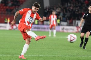 Alejandro Pozo se va del Almería después de 130 partidos y 5 goles con la camiseta rojiblanca.