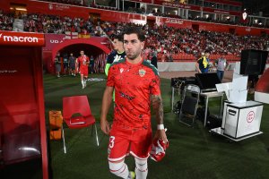 Uno de los capitanes como Adri Embarba al menos entró en la segunda mitad.