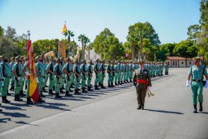 El general de división José Agustín Carreras pasa revista en la Base Álvarez de Sotomayor en su despedida de La Legión.
