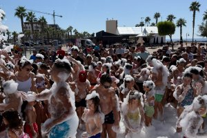 Fiesta de la Espuma en Adra.
