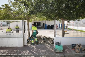 Puesta a punto de los colegios en Huércal-Overa.
