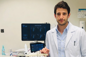 el Dr. Jiménez de Cisneros, traumatólogo infantil del hospital Vithas Almería.