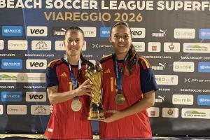 Jessi y Paqui Campoy celebran el oro de Europa con La Roja.
