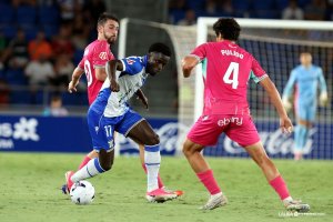 Gomis encarando con determinación en un partido con victoria de prestigio.