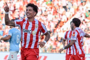 Nico Melamed abrió el marcador con un gran derechazo y Javi Muñoz amplió distancias con el segundo para dar la victoria al Almería.