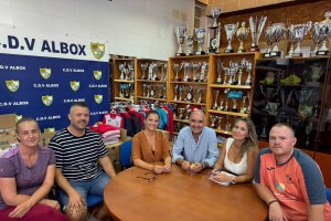 El nuevo Convenio ha sido firmado por la alcaldesa, María del Mar Alfonso, junto a la directiva del Club.