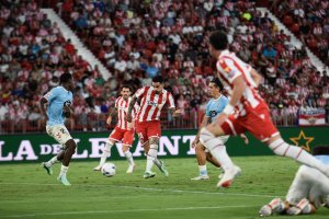 El ‘9’ Miguel espera tener más puntería que ante el filial del Celta.