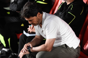 Rubi vivía los partidos mirando un reloj que le marcaba los tiempos.