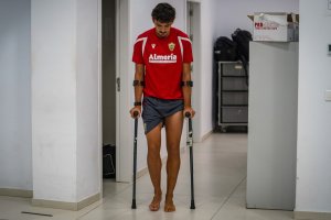 Gui Guedes pasó de unas ligeras molestias a las muletas.