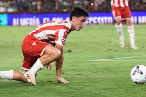 Sergio Arribas ha dejado atrás el mercado de fichaje y la lesión para convertirse en una pieza importante del Almería.