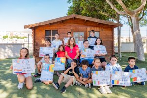 Visita de la consejera de Educación, María del Carmen Castillo, al CEIP Ginés Morata en el Día de las Lenguas