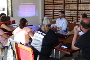 Los comercios y hosteleros de Adra se ponen al día sobre VeriFactu.