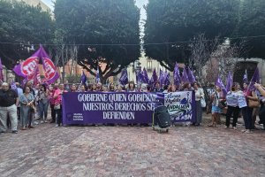 Movilización en Almería contra el reparto de competencias de violencia de género a Vox.