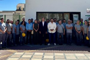 Foto en familia de participantes en la formación