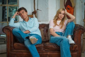 Javier Veiga y Marta Hazas, en una imagen promocional de 'Un matrimonio sin filtros'.