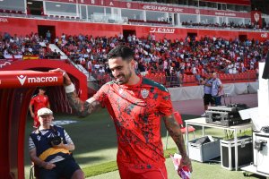 Miguel de la Fuente le da otros tres puntos con su gol al Almería.