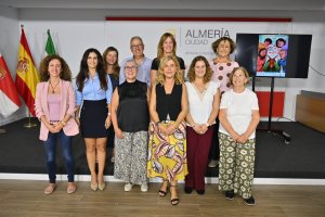 Paola Laynez, concejal de Igualdad presenta el programa de actividades del Día Mundial de la Salud Mental junto a