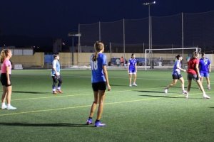 Imagen de archivo de un entrenamieno de un equipo femenino del Español del Alquián.