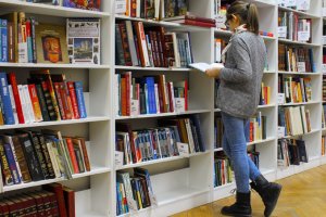 Imagen de archivo de una biblioteca.
