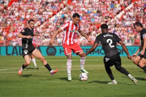 Thalys es un futbolista bien dotado en lo técnico y pisa el área con determinación.