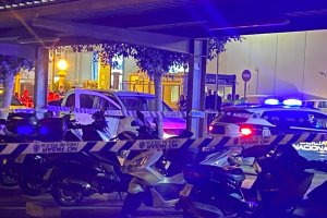 Policía Nacional en la planta de reciclaje.