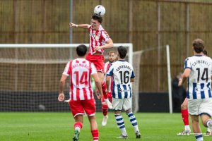 Dzodic en una de las jugadas del Sanse-UD Almería.
