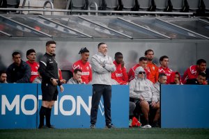 Pimienta se dejó la garganta en la banda para ordenar a su equipo.