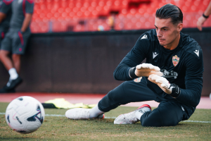 El portero húngaro se emplea a fondo en cada entrenamiento.