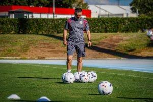 El entrenador del Almería tiene para elegir con una plantilla de mucha calidad.